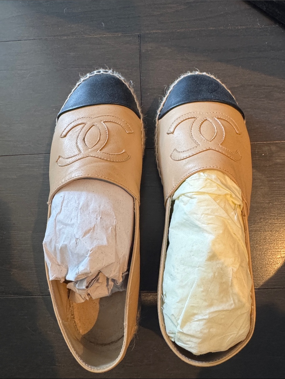 CHANEL Two-Tone Leather Espadrille Slides - Tan & Black